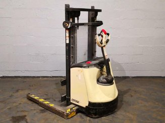 Straddle stacker Crown ST3000-1.0 - 1