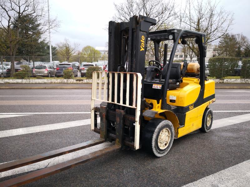 Four wheel counterbalanced forklift Yale GLP40 VX - 1