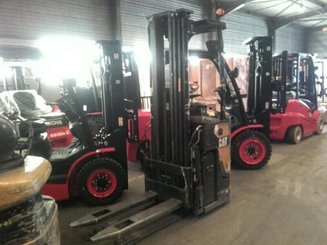 Stand-on pallet stacker Caterpillar NSR16N