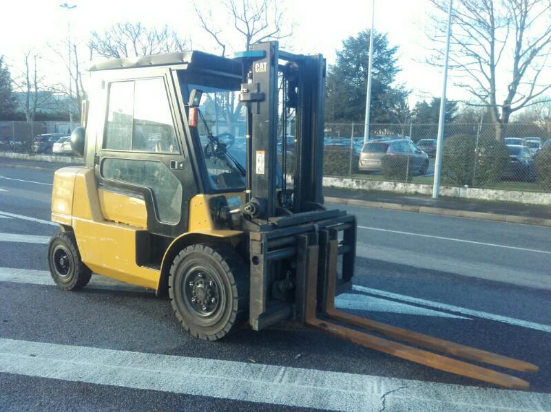 Four wheel counterbalanced forklift Caterpillar GP40K - 1