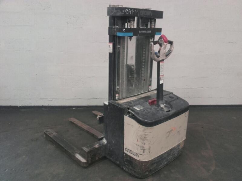 Straddle stacker Crown WS2300 1.8 - 1