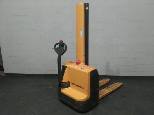 Pedestrian pallet stacker Pedestrian pallet stacker Jungheinrich EMC110 - 1