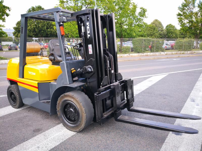 Four wheel counterbalanced forklift TCM FG40T9 - 1