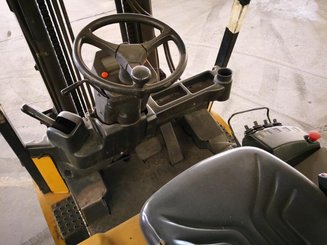 Four wheel front forklift Caterpillar EP35K - 1
