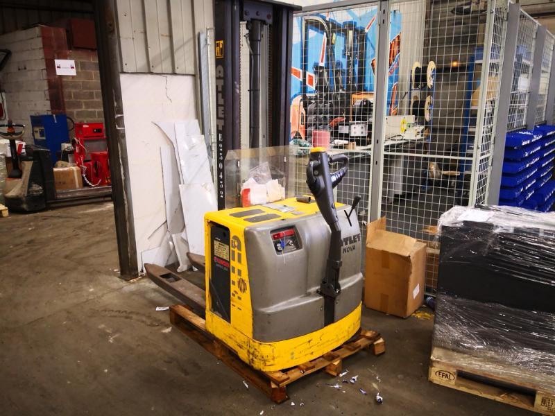 Pedestrian pallet stacker Atlet TS120 - 1