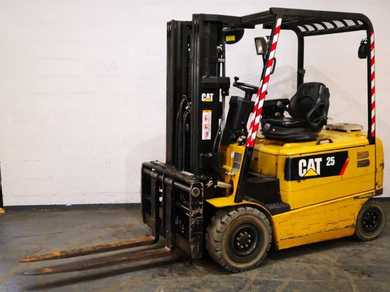 Four wheel counterbalanced forklift Caterpillar EP25K-PAC - 1