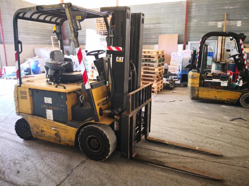 Four wheel counterbalanced forklift Caterpillar EP25K-PAC - 1