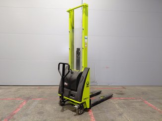 Pedestrian pallet stacker Lifter TX 10/20 - 1