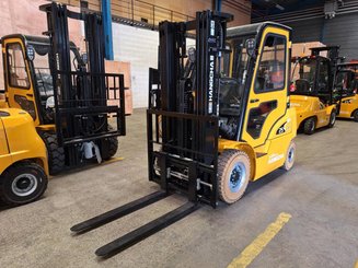 Four wheel front forklift Hangcha XE25i (CPD25-XEY2-SI)