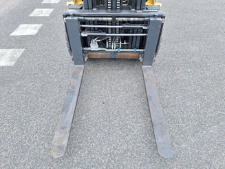 Four wheel front forklift Caterpillar GP35 NTD