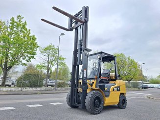 Four wheel front forklift Caterpillar GP35 NTD