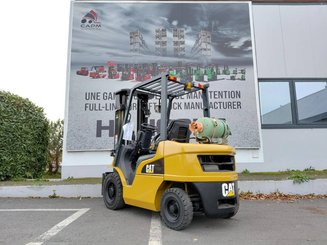 Four wheel front forklift Caterpillar GP25N