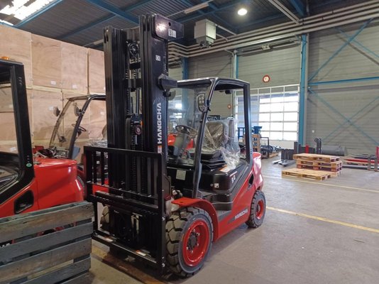 Four wheel front forklift Hangcha XF30G-2 - 1