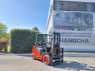 Four wheel front forklift Hangcha XF30G-2 - 1