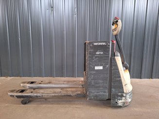 Pedestrian pallet truck Crown WP3080 - 11