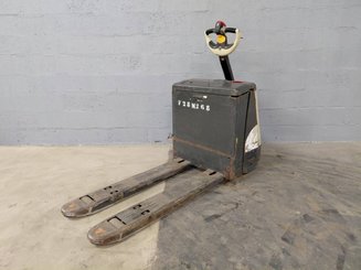 Pedestrian pallet truck Crown WP3020-2.0