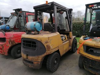 Four wheel front forklift Caterpillar GP45K2