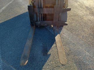 Four wheel front forklift Caterpillar GC45K SWB