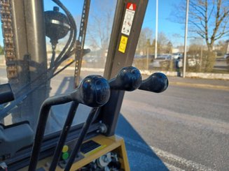 Four wheel front forklift Caterpillar GC45K SWB