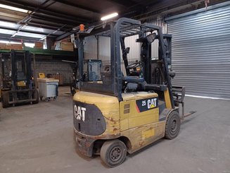 Four wheel front forklift Caterpillar EP25K-PAC