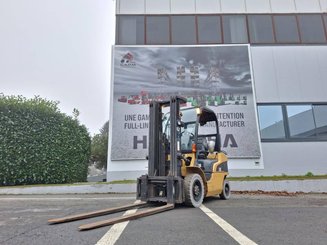 Four wheel front forklift Caterpillar GP25N