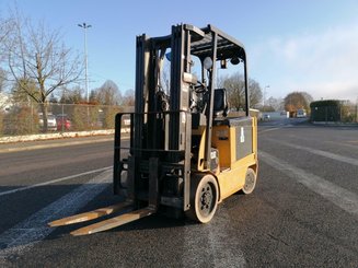 Four wheel front forklift Caterpillar EC25