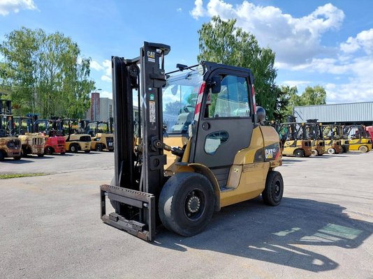 Four wheel front forklift Caterpillar GP45N - 1