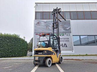 Four wheel front forklift Caterpillar GP25N