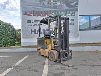 Four wheel front forklift Caterpillar EC25N - 1