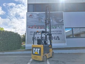 Four wheel front forklift Caterpillar EC25N - 10