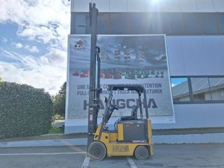Four wheel front forklift Caterpillar EC25N - 8
