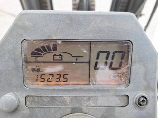 Four wheel front forklift Caterpillar EC25N - 14