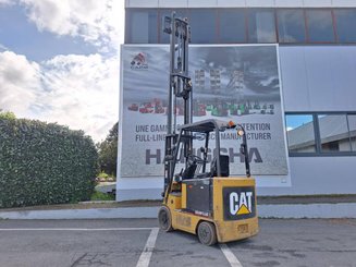 Four wheel front forklift Caterpillar EC25N - 11