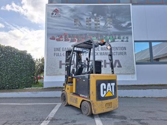 Four wheel front forklift Caterpillar EC25N - 3