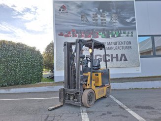 Four wheel front forklift Caterpillar EC25N - 1
