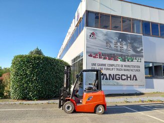 Four wheel front forklift Hangcha AE18 - 2