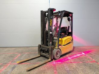 Three wheel front forklift Yale ERP16VT SWB