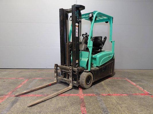 Three wheel front forklift Yale ERP16VTLWB - 1