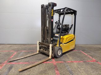 Three wheel front forklift Yale ERP18VT - 1