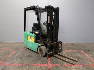 Three wheel front forklift Yale ERP16 ATF - 1