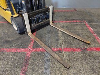 Three wheel front forklift Yale ERP18VT