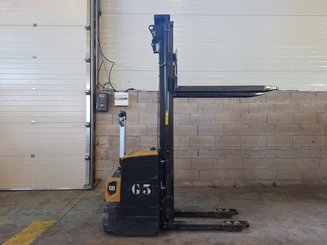Pedestrian pallet stacker Caterpillar NSP16N2