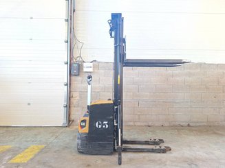 Pedestrian pallet stacker Caterpillar NSP16N2