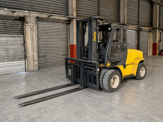 Four wheel front forklift Yale GDP90VX - 1
