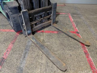 Four wheel front forklift Yale GDP30VX - 6
