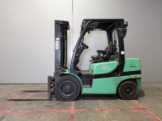 Four wheel front forklift Yale GDP30VX - 4