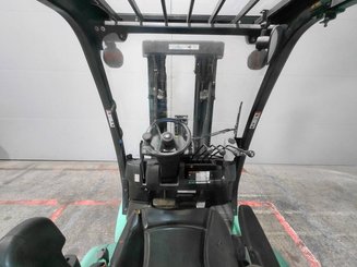 Four wheel front forklift Yale GDP30VX - 8