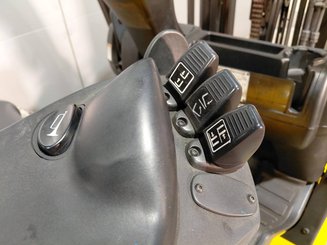 Four wheel front forklift Yale Gdp16vx - 8