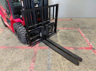 Four wheel front forklift Hangcha XF25D-2 (CPCD25-X2H7F1)
