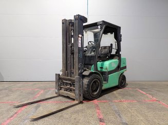 Four wheel front forklift Yale GDP30VX